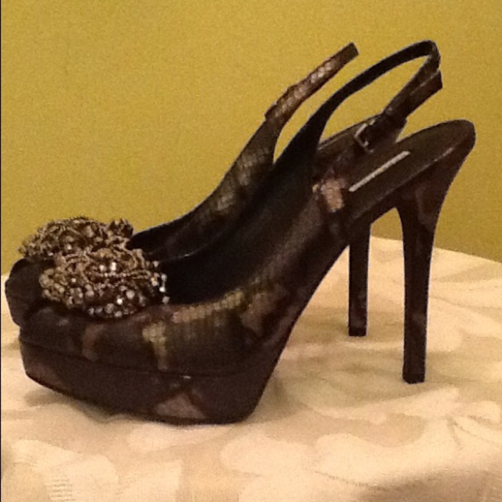 Vera wang NWT real leather made in italy python print platform slingbacks